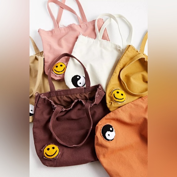 New🌟UO Smile Patch Distressed Canvas Tote Bag - Picture 5 of 5